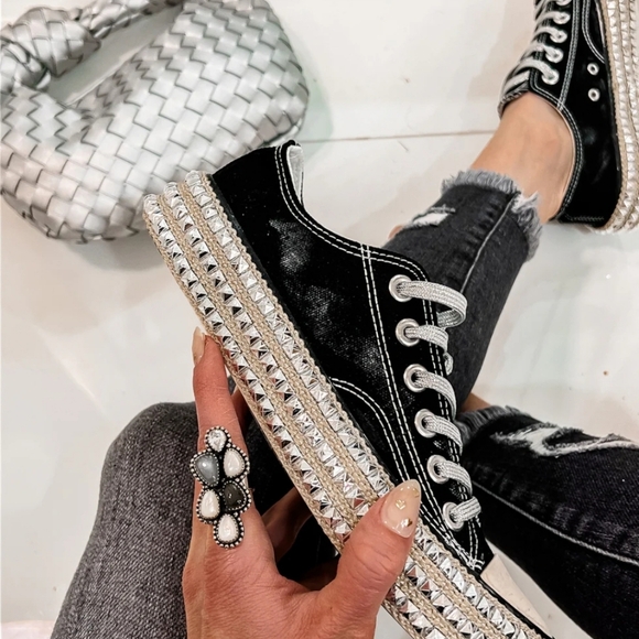 Mi.iM Billie Black Studded Lowtop sneakers 7.5 NWT - Picture 9 of 10